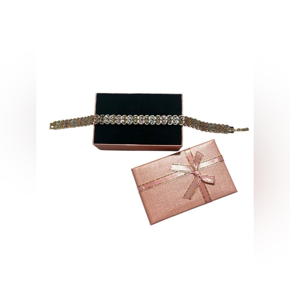 Elegant Gold and Silver Bracelet - Picture 4 of 5